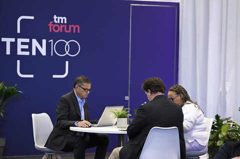 TEN 100 lounge